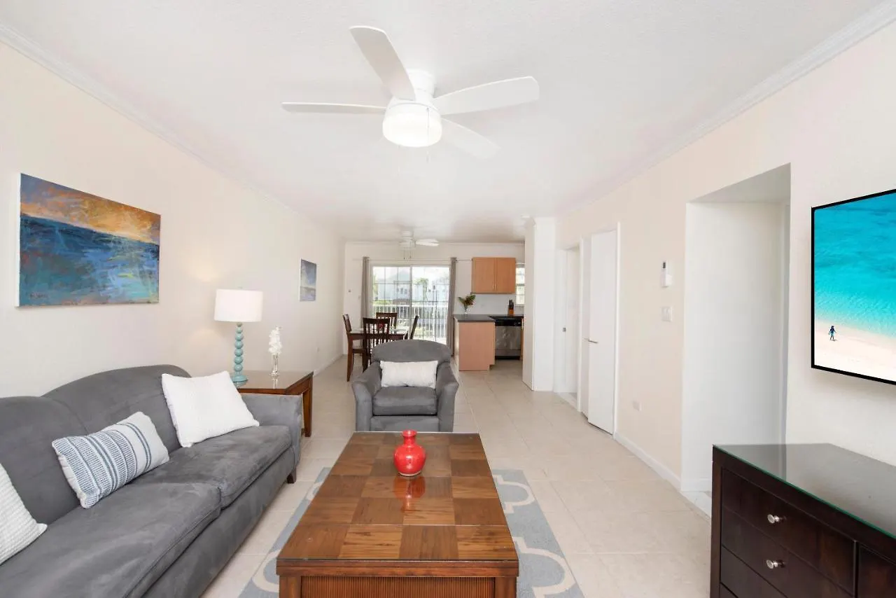 Tatil Evi Snug Harbour View Condo #9 George Town