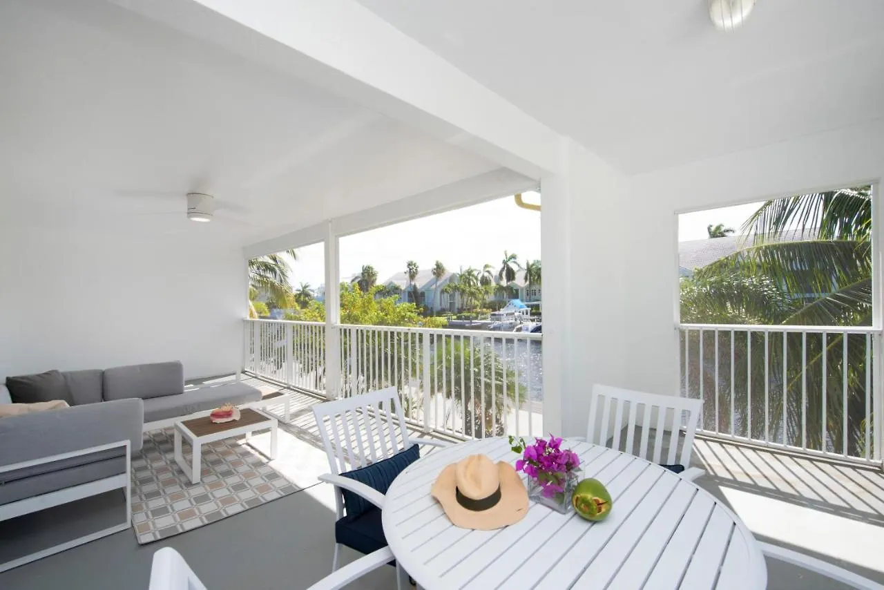 Snug Harbour View Condo #9 George Town Tatil Evi